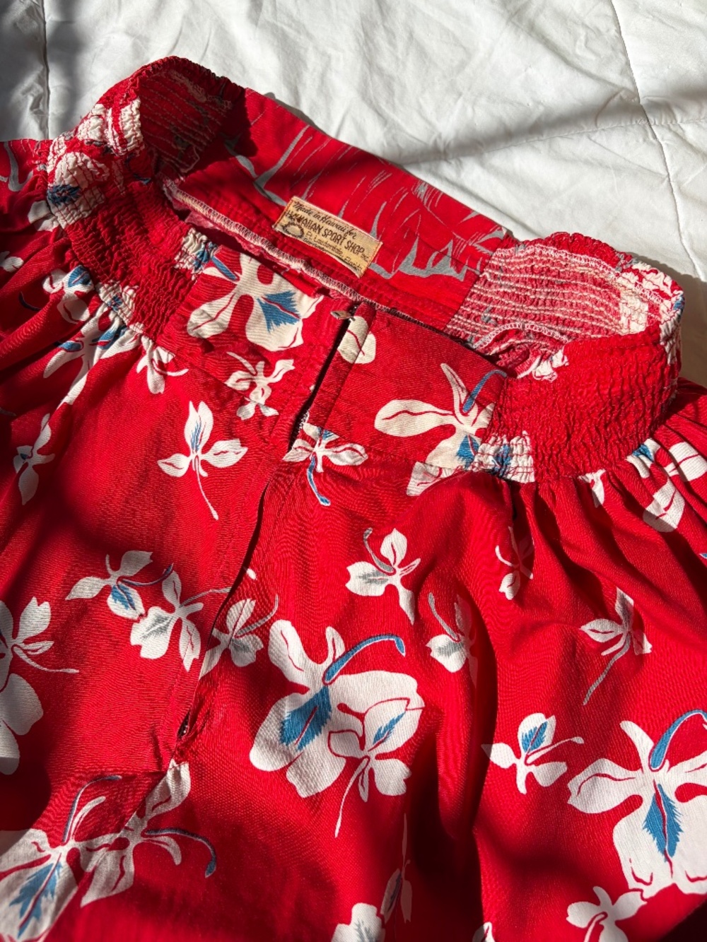 1950s-60s Hawaiian Cotton Skirt with Smocked Waist & Side Seam Pocket - Picture 5 of 15
